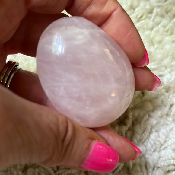 Natural Rose Quartz Palm Stone - Picture 15 of 15